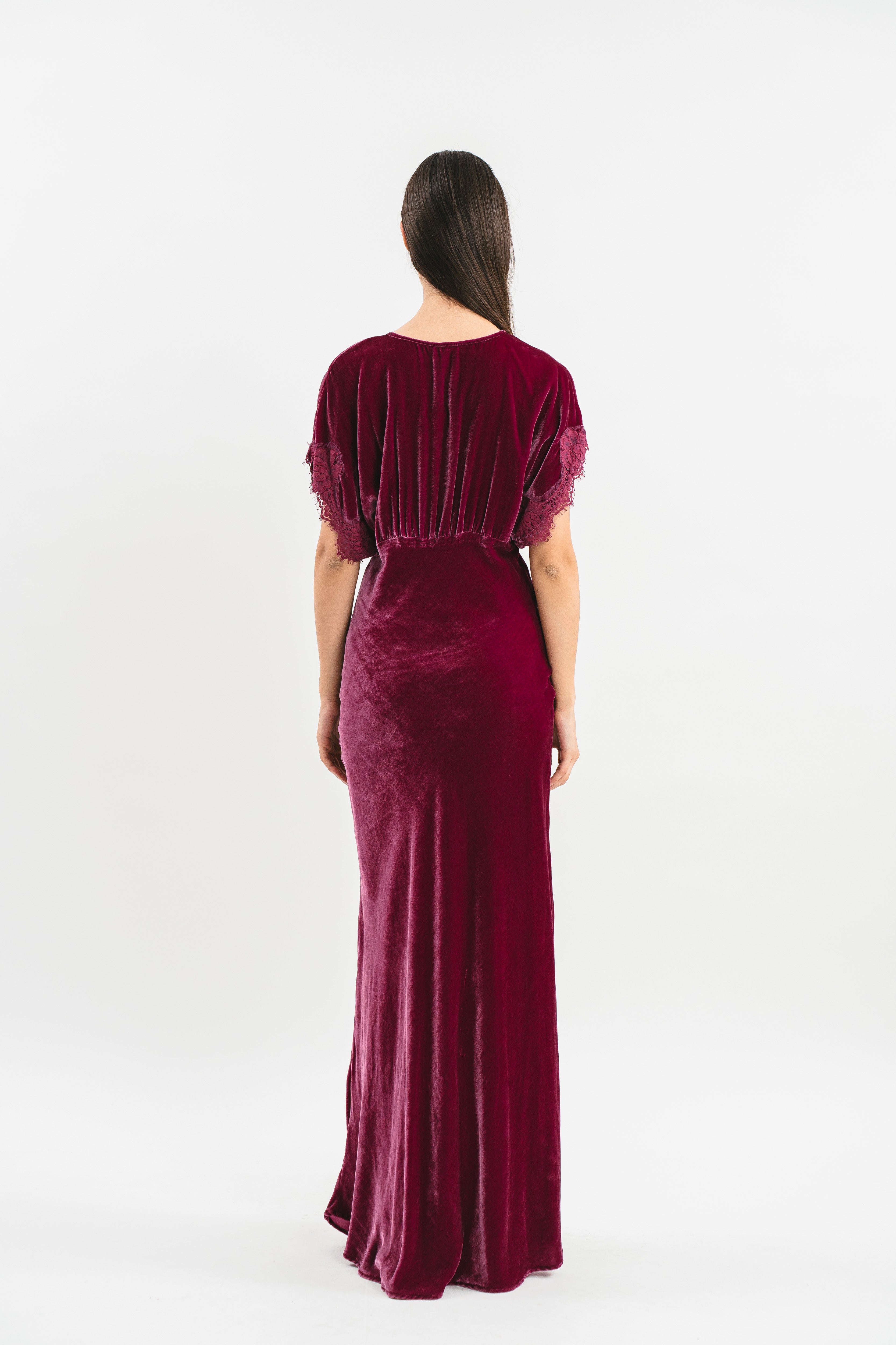 Velvet dress with short sleeves and lace