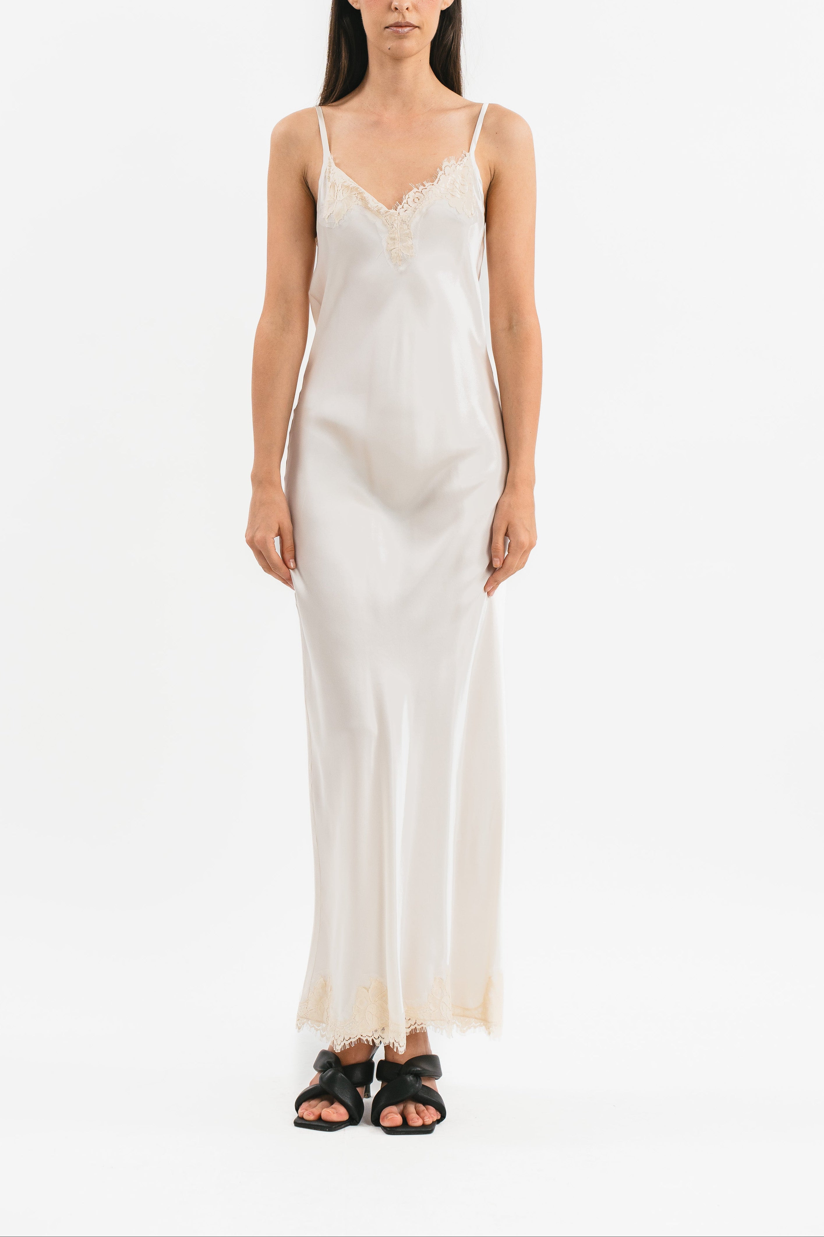 Slip Dress avorio in viscosa satin elasticizzata con rifiniture in pregiato pizzo francese Frontale