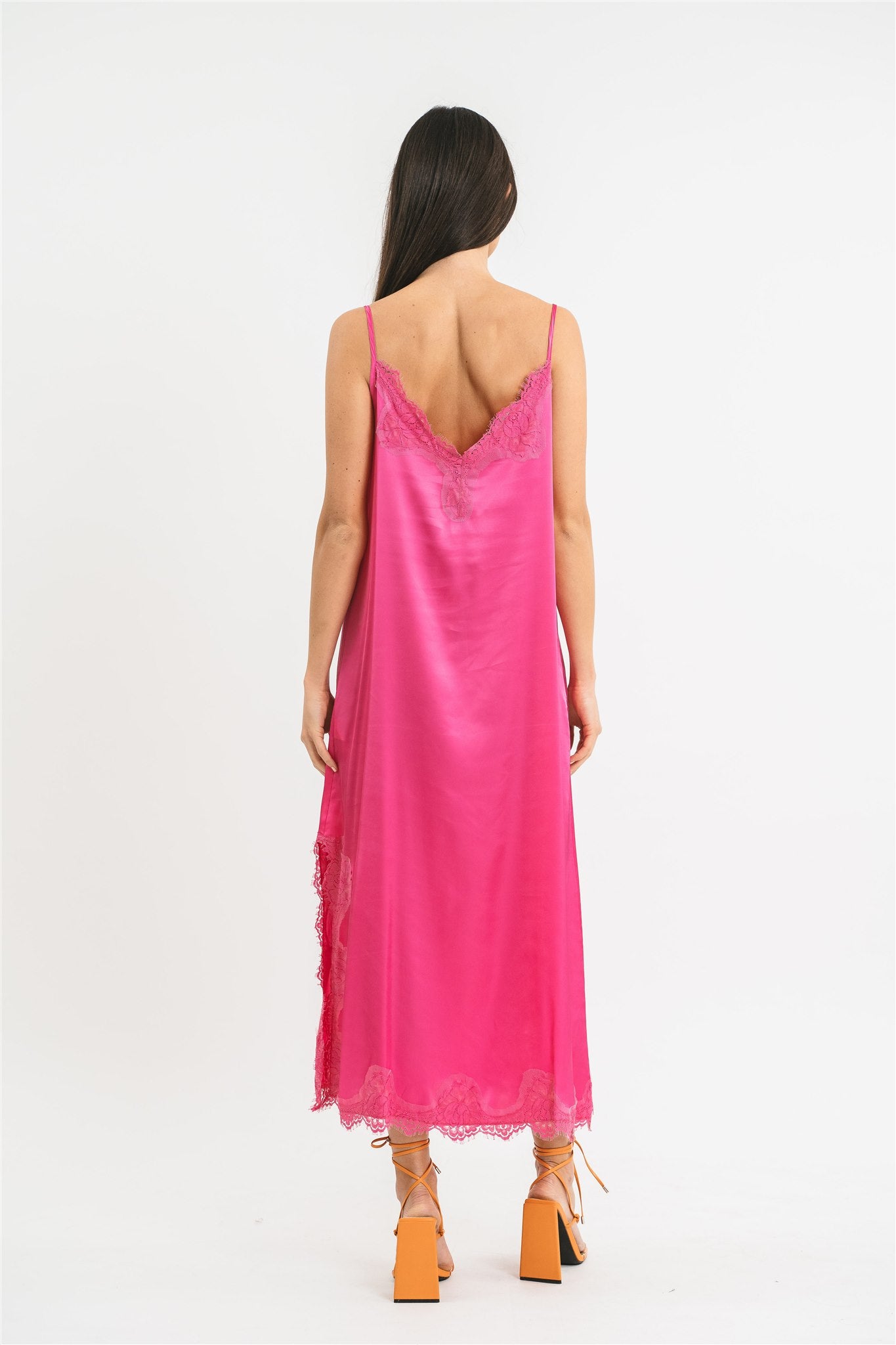 Slip dress longuette fucsia in viscosa satin elasticizzata con pregiato pizzo francese Posteriore