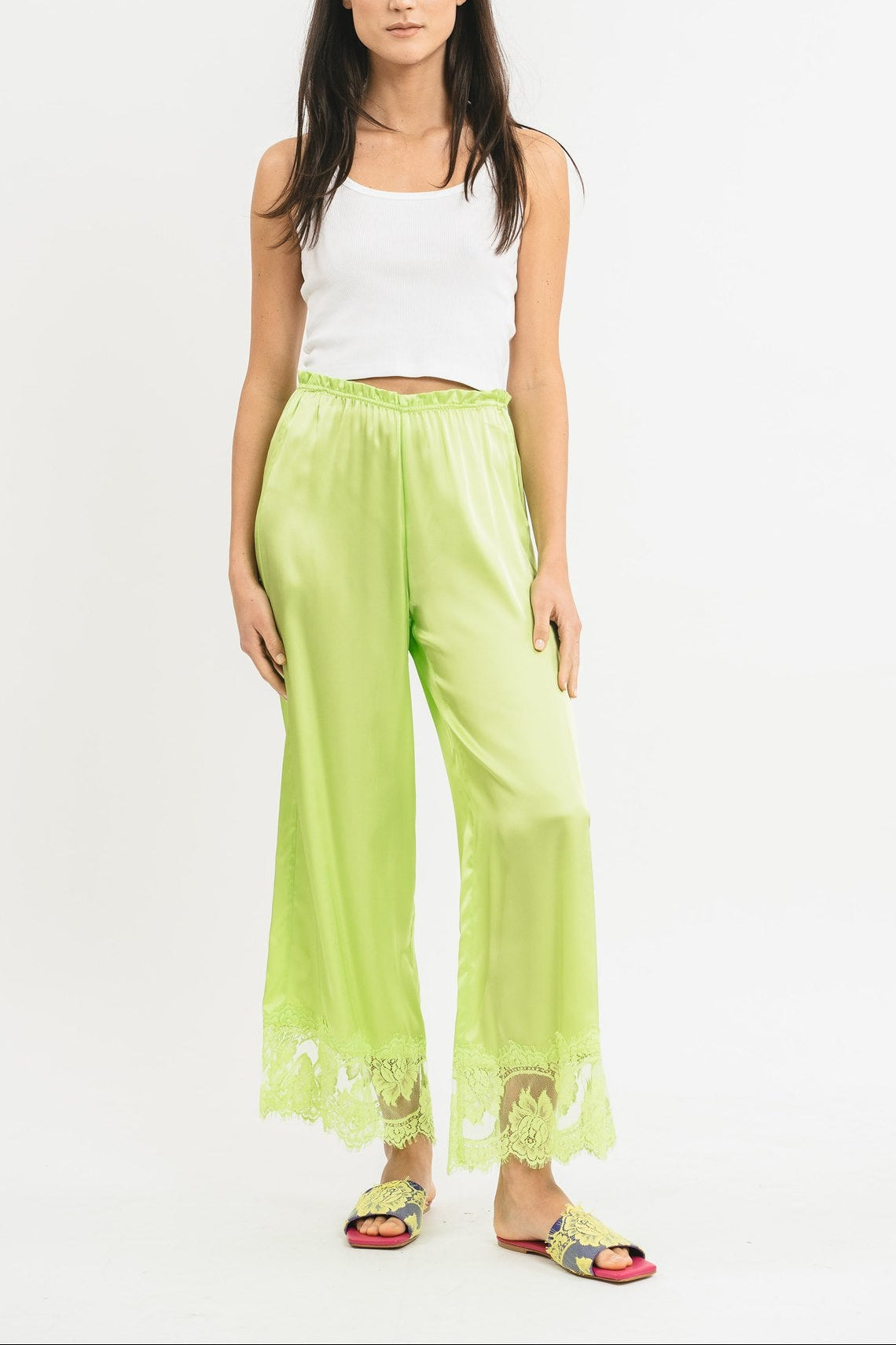 Pantalone verde fluo longuette in viscosa satin elasticizzata e pregiato pizzo francese Frontale