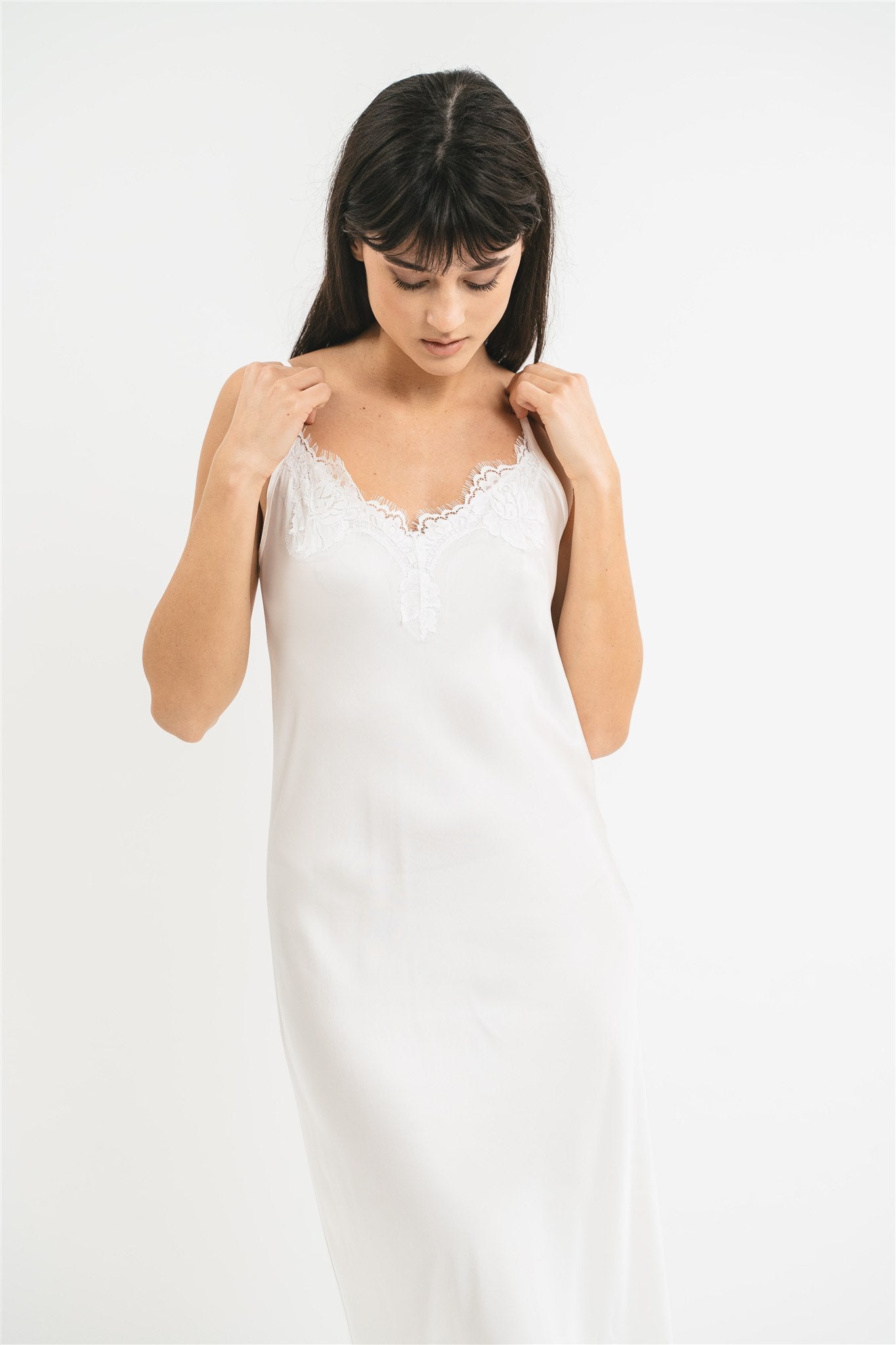 Slip dress lungo con dettagli in pizzo