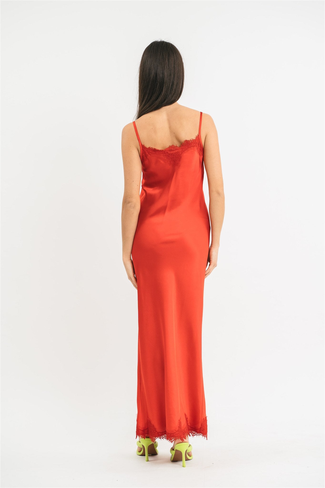 Slip Dress rosso in viscosa satin elasticizzata con rifiniture in pregiato pizzo francese Posteriore