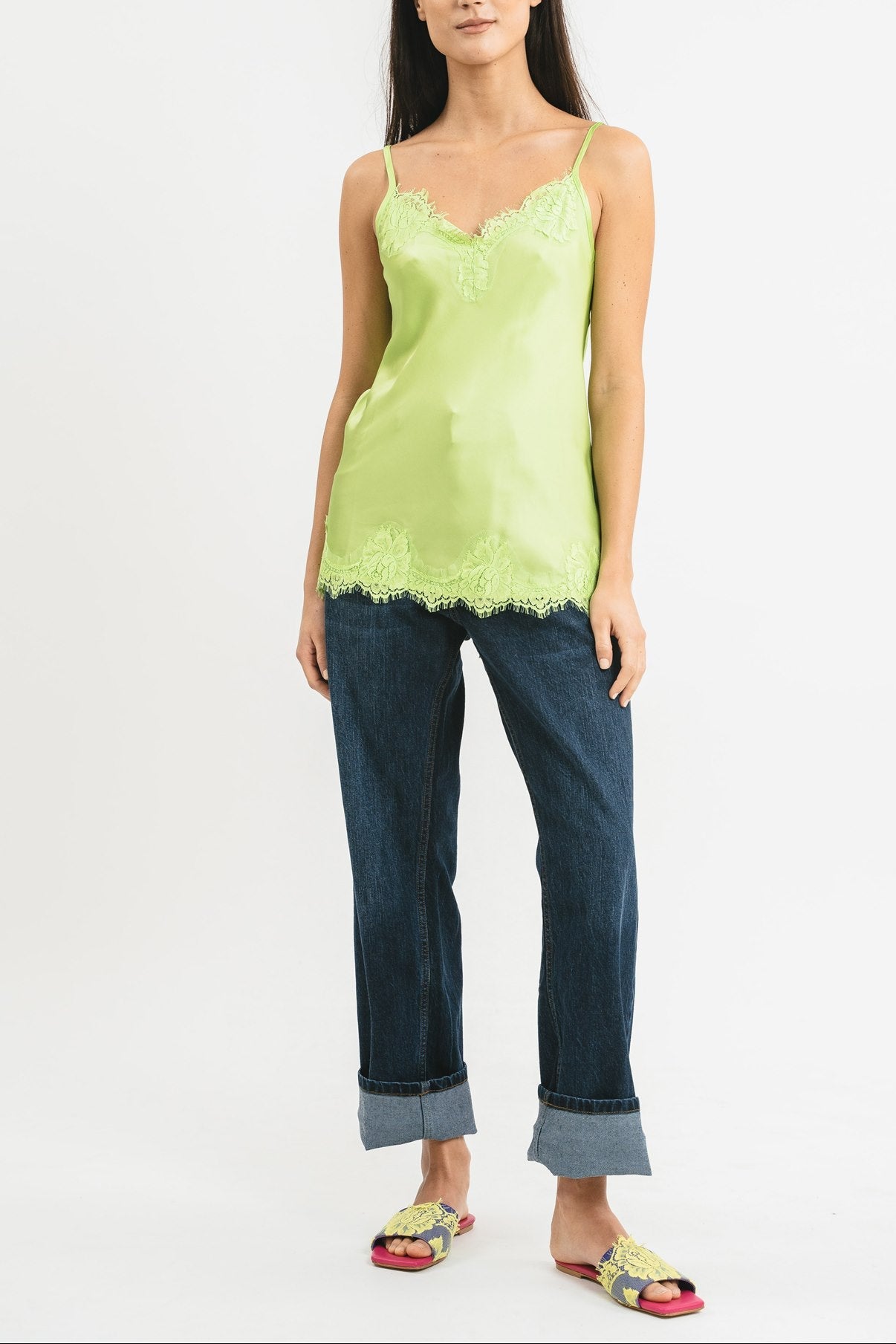 Top verde fluo in viscosa satin elasticizzata con rifiniture in pregiato pizzo francese Frontale