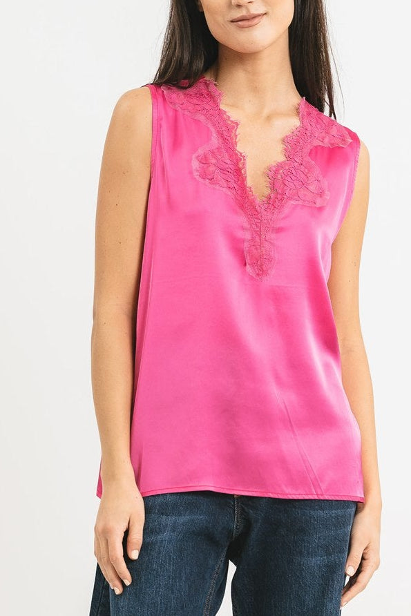 Top fucsia spalla larga in viscosa satin elasticizzata con rifiniture in pregiato pizzo francese Frontale