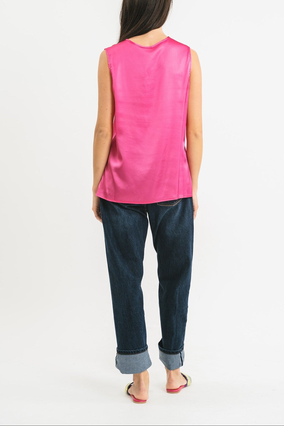 Top fucsia spalla larga in viscosa satin elasticizzata con rifiniture in pregiato pizzo francese Posteriore