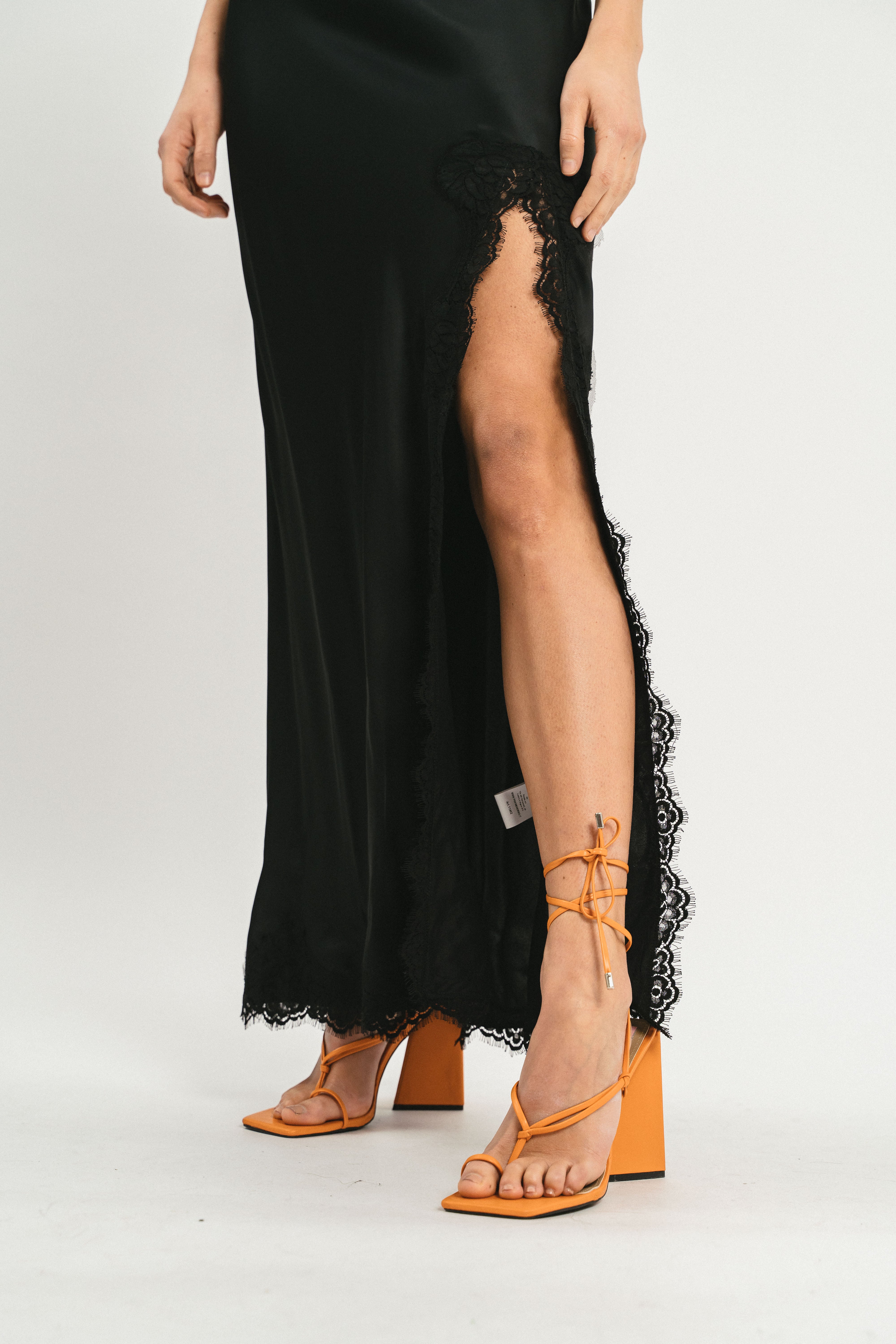 SLIP DRESS STAR CON PIZZO E SPACCO LATERALE