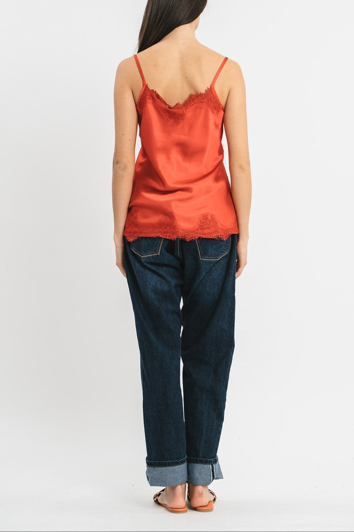 Top rosso in viscosa satin elasticizzata con rifiniture in pregiato pizzo francese Posteriore
