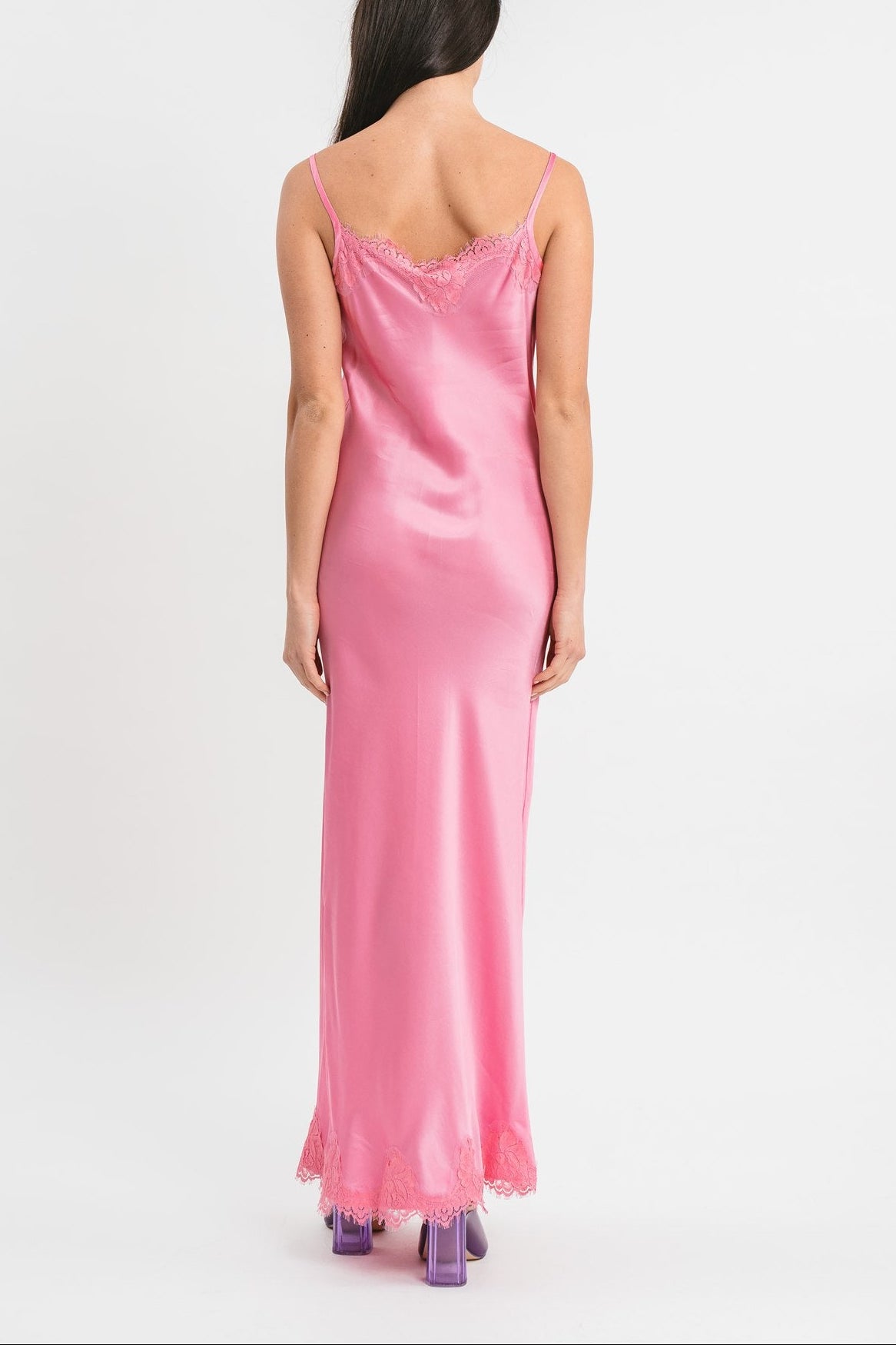 Slip Dress rosa in viscosa satin elasticizzata con rifiniture in pregiato pizzo francese Posteriore
