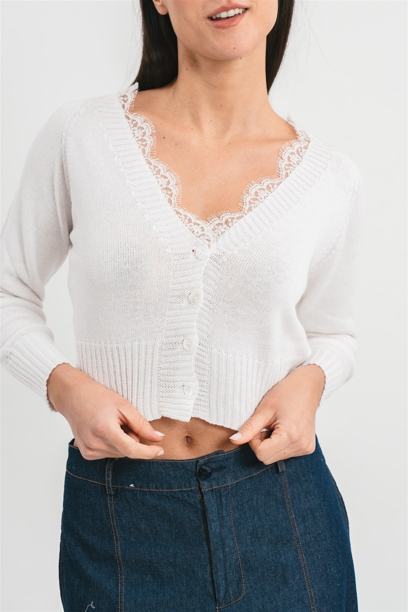 Cardigan crop con dettagli in pizzo