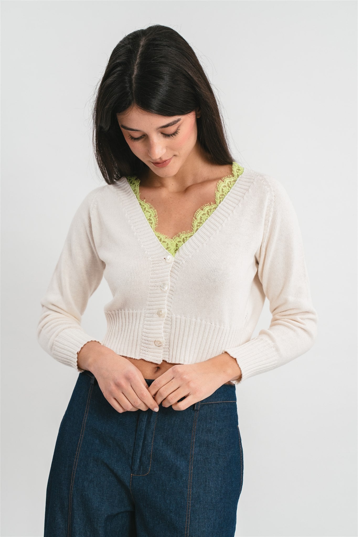 Cardigan crop con dettagli in pizzo