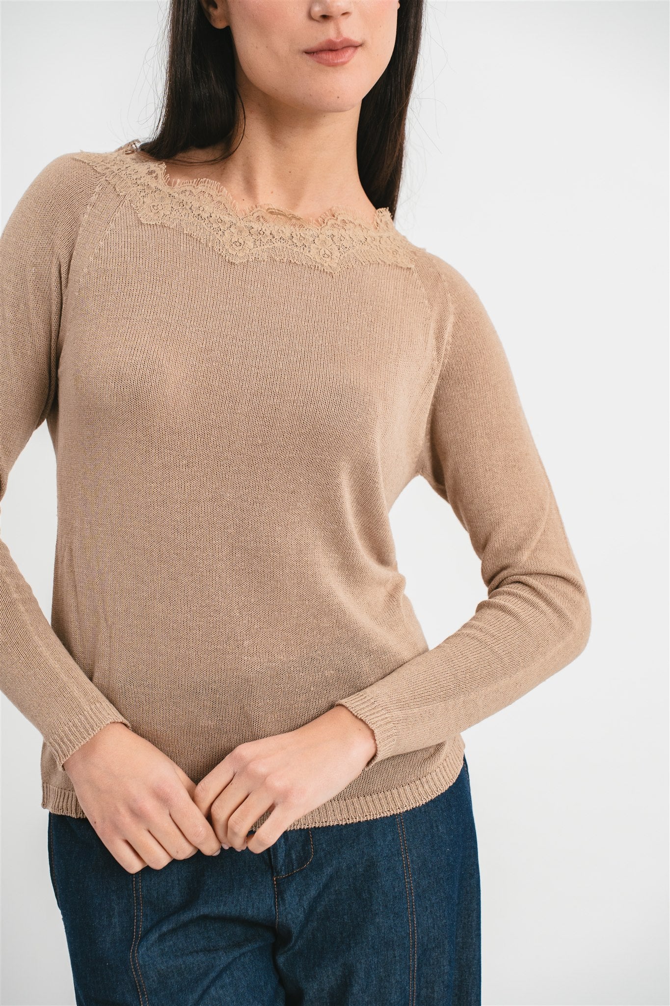 Boat neck sweater with lace details