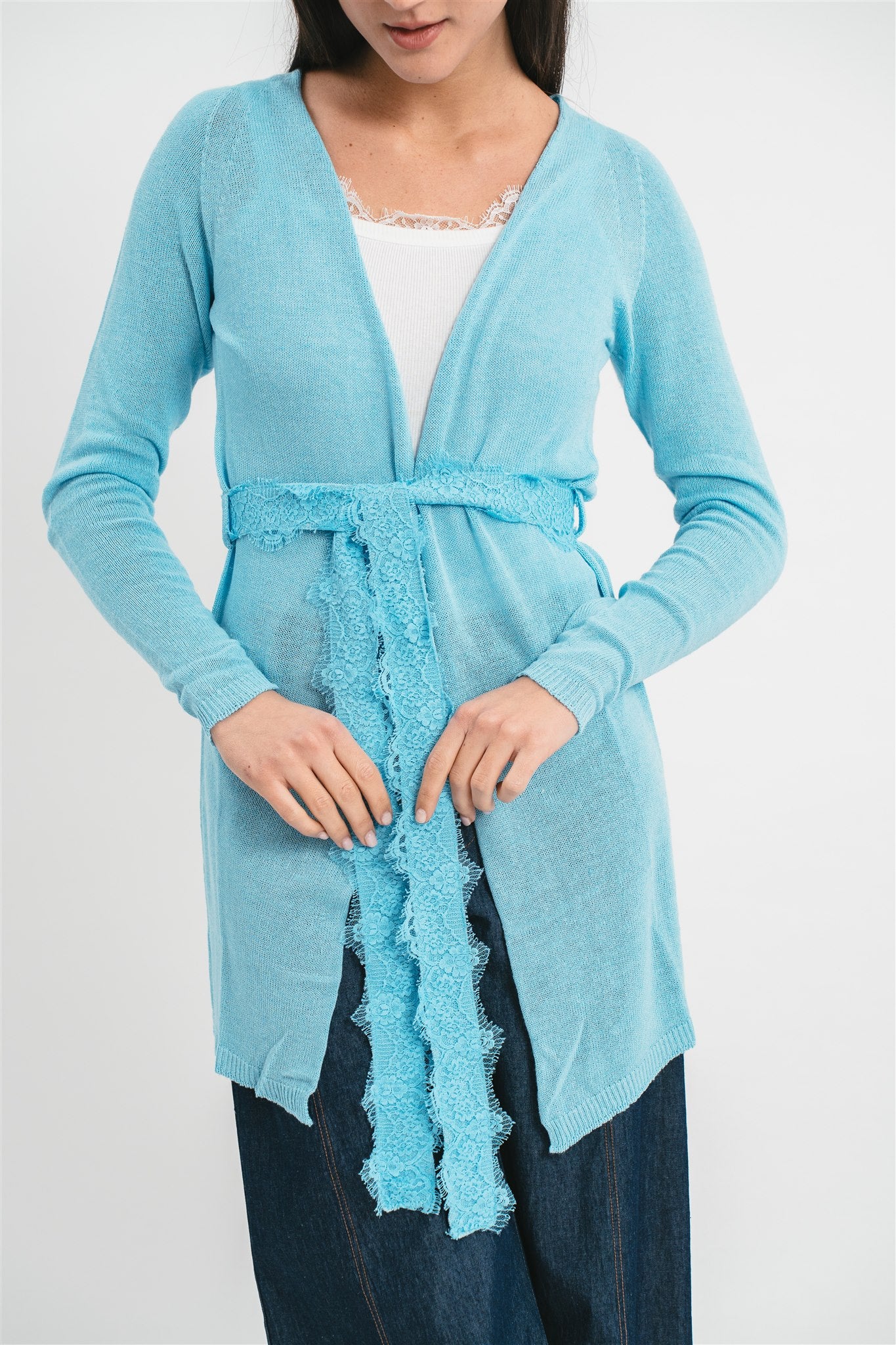 Cardigan con cintura e dettagli in pizzo