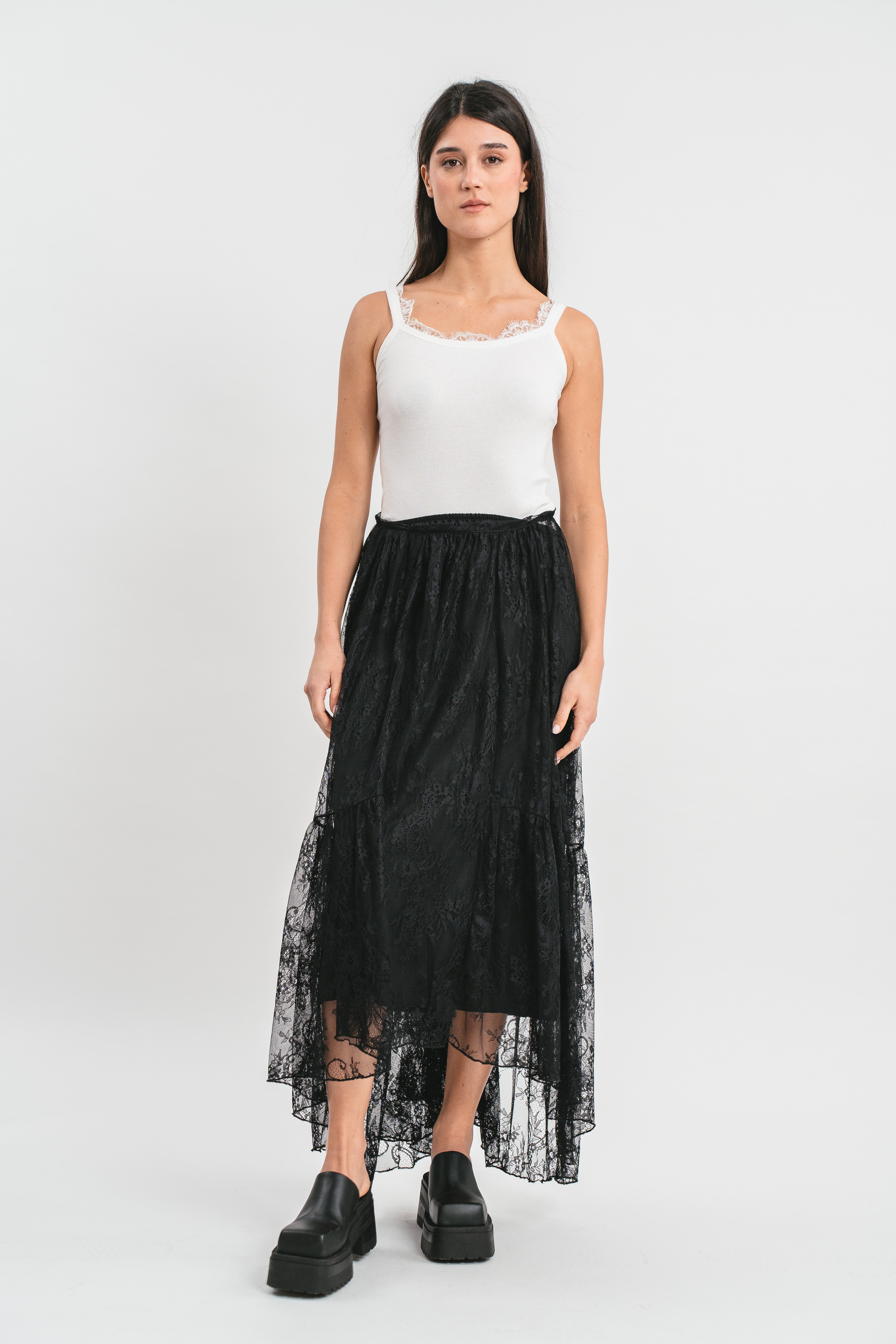 Flounced lace skirt with matching lining