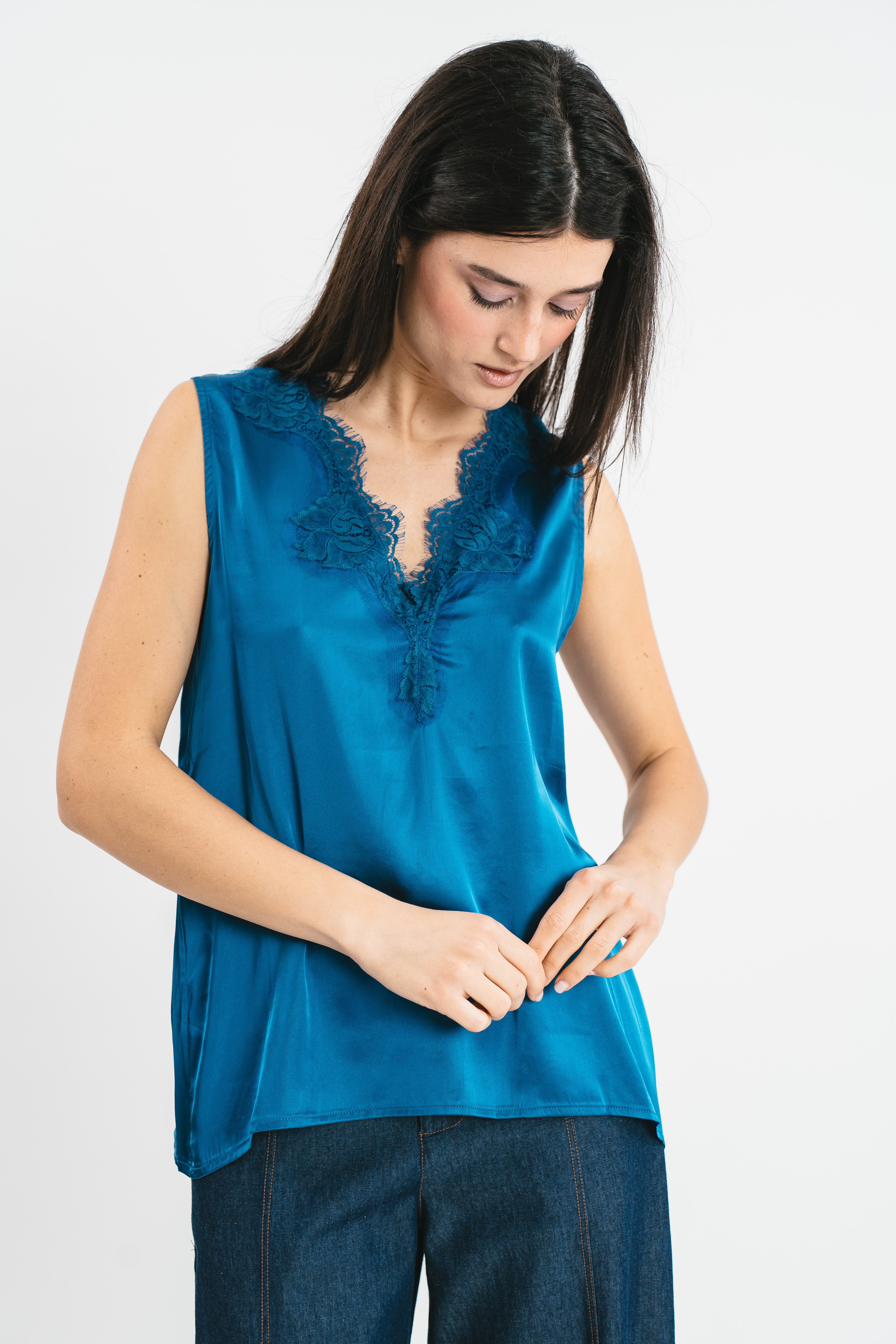 Wide shoulder top with lace details