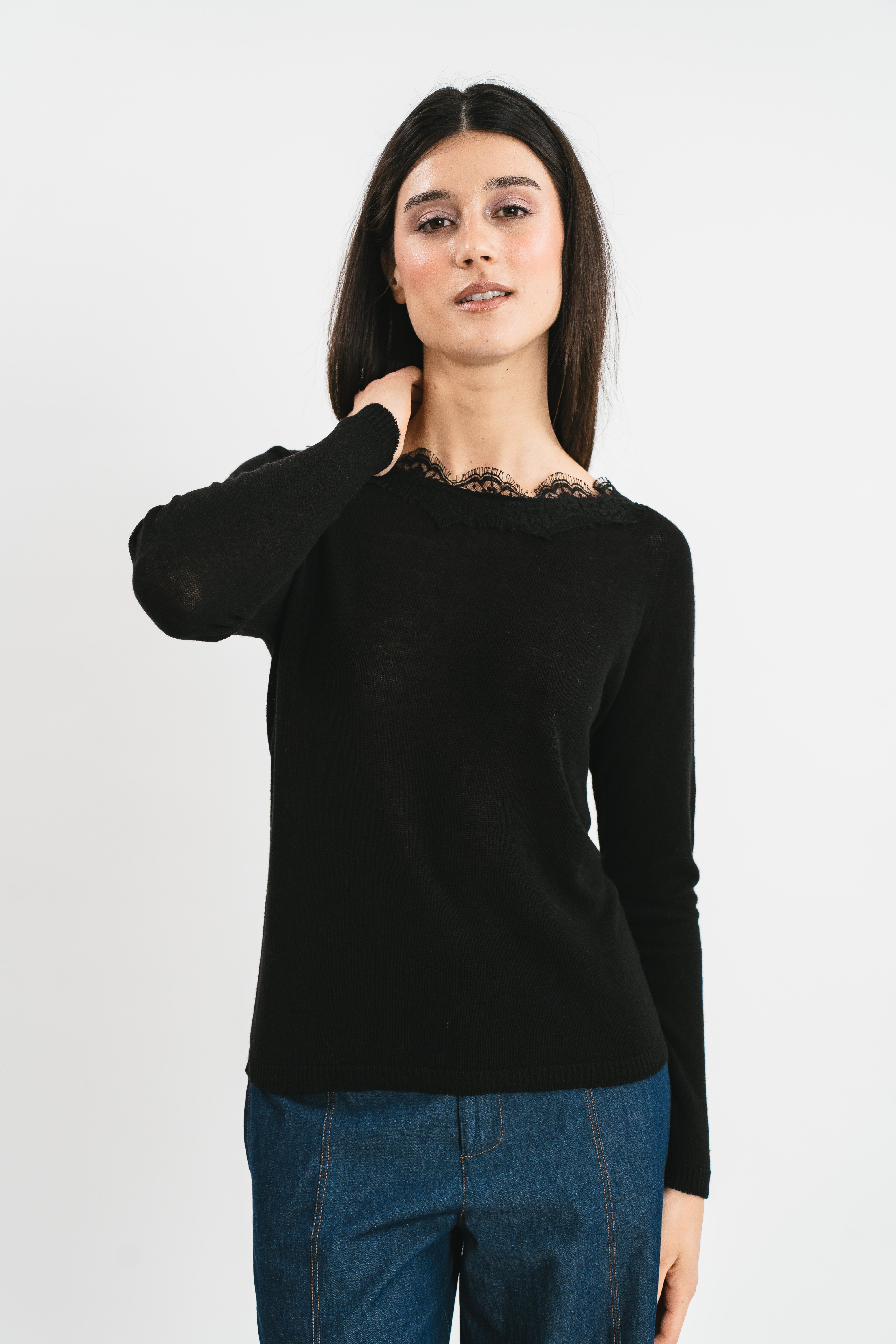 Boat neck sweater with lace details