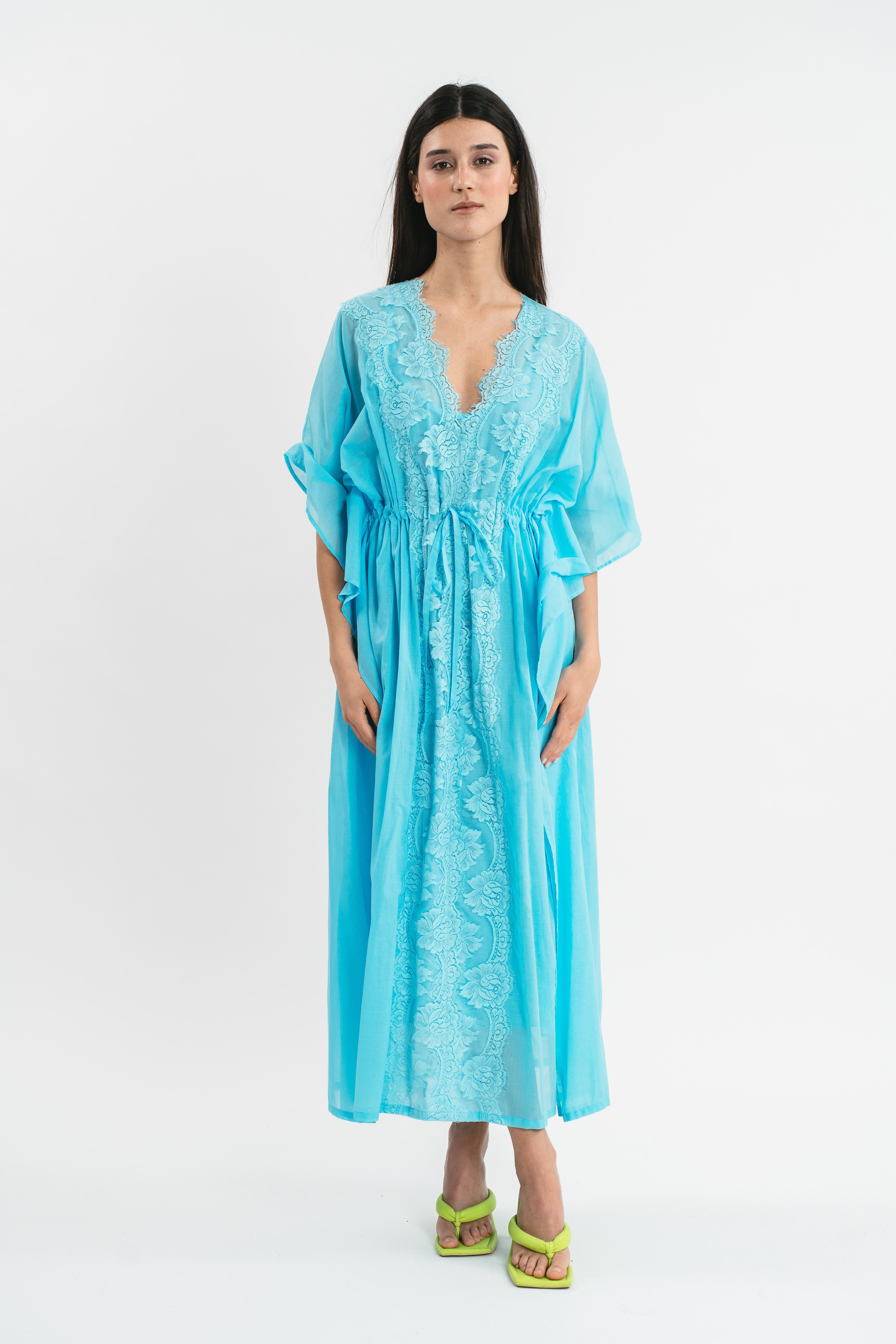 Caftan with lace details