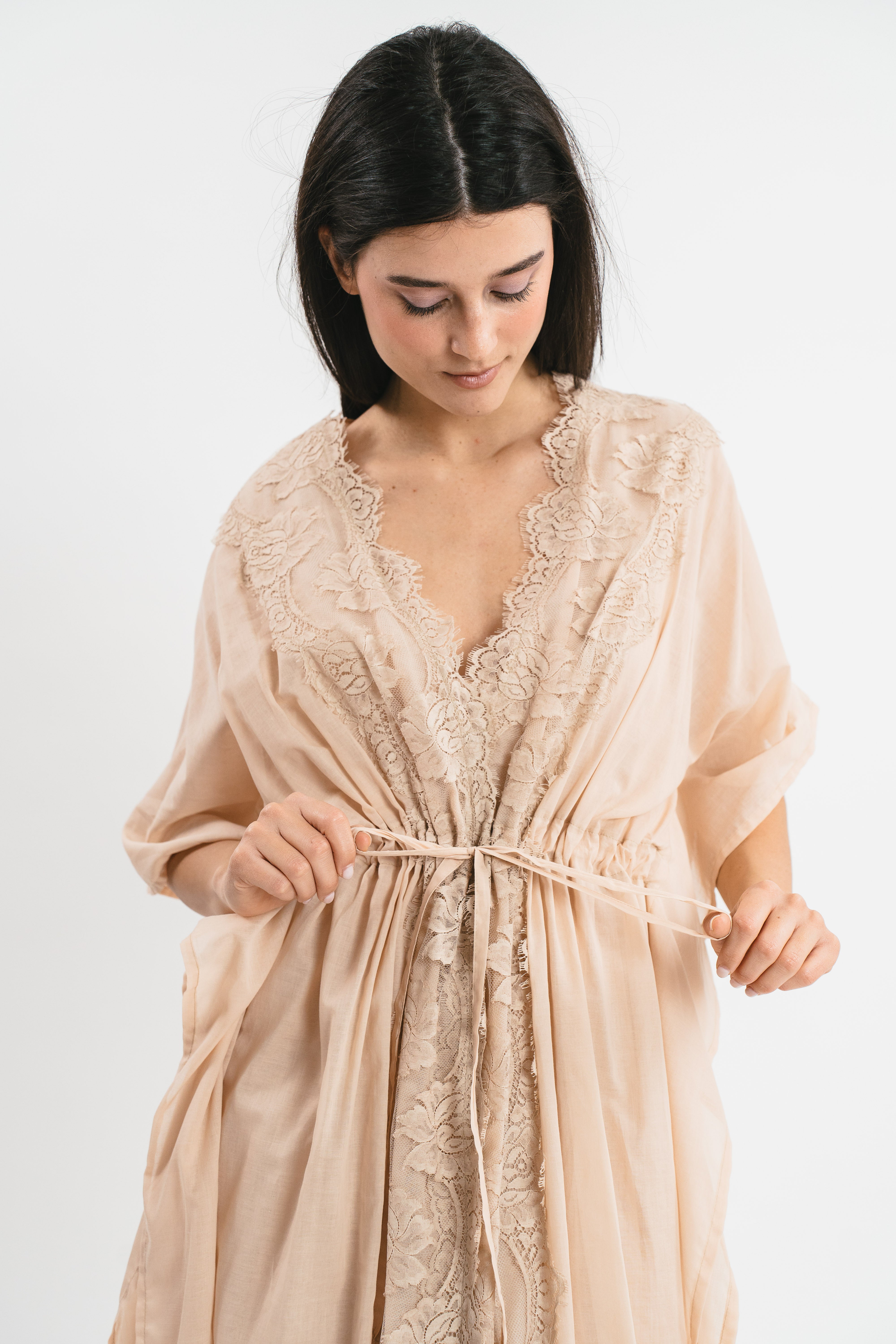 Caftan with lace details
