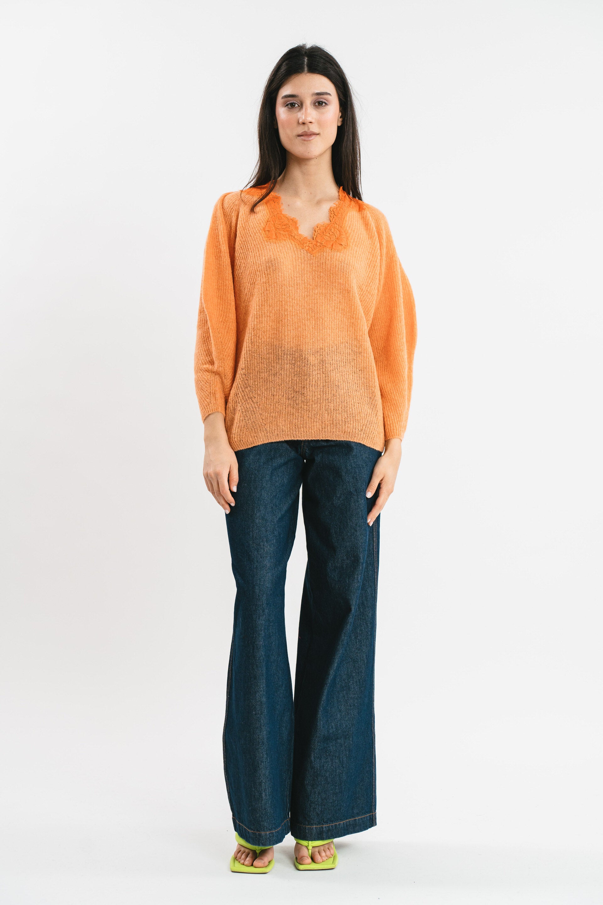 Maglia arancio scollo a V con pizzo Frontale